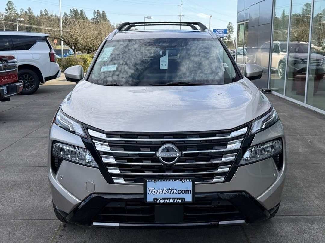 2026 Nissan Rogue Platinum - Image 3