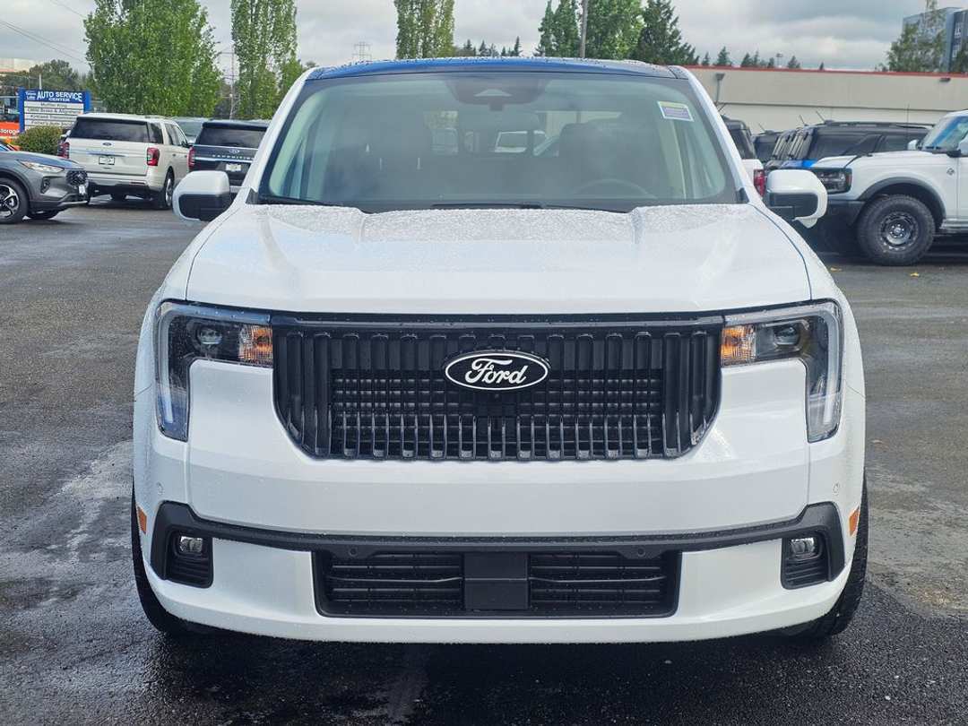 2025 Ford Maverick Lobo High - Image 2