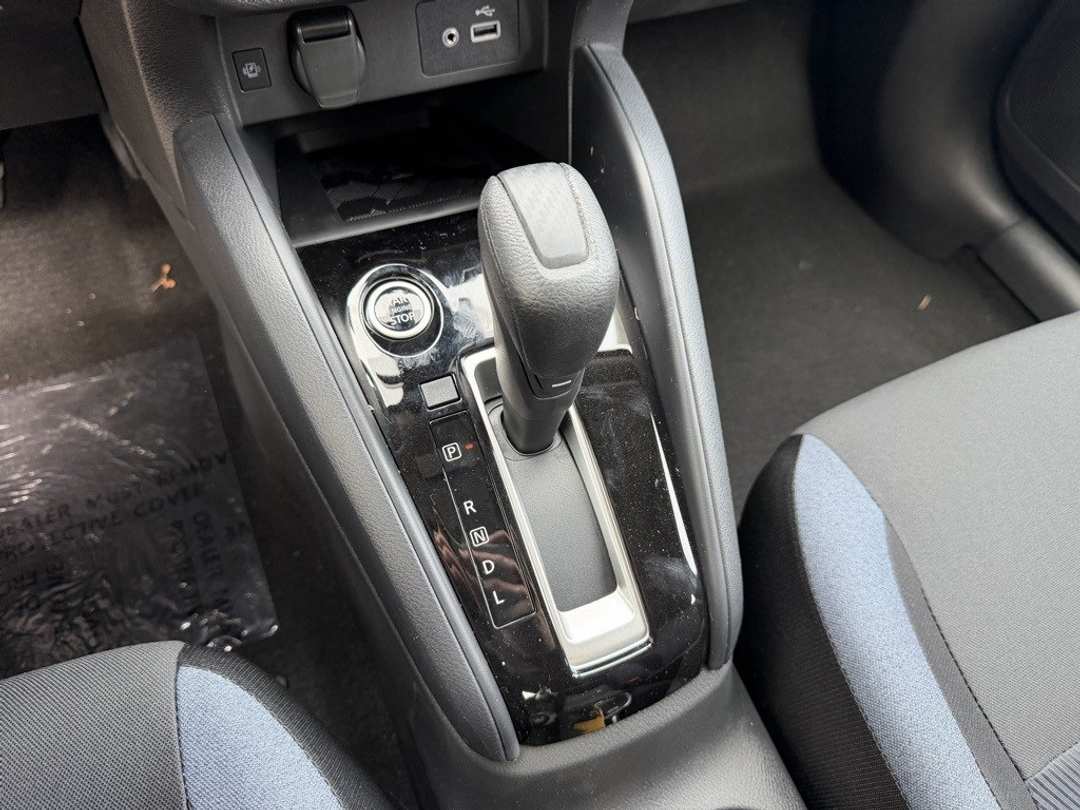 2025 Nissan Versa 1.6 SV - Image 28