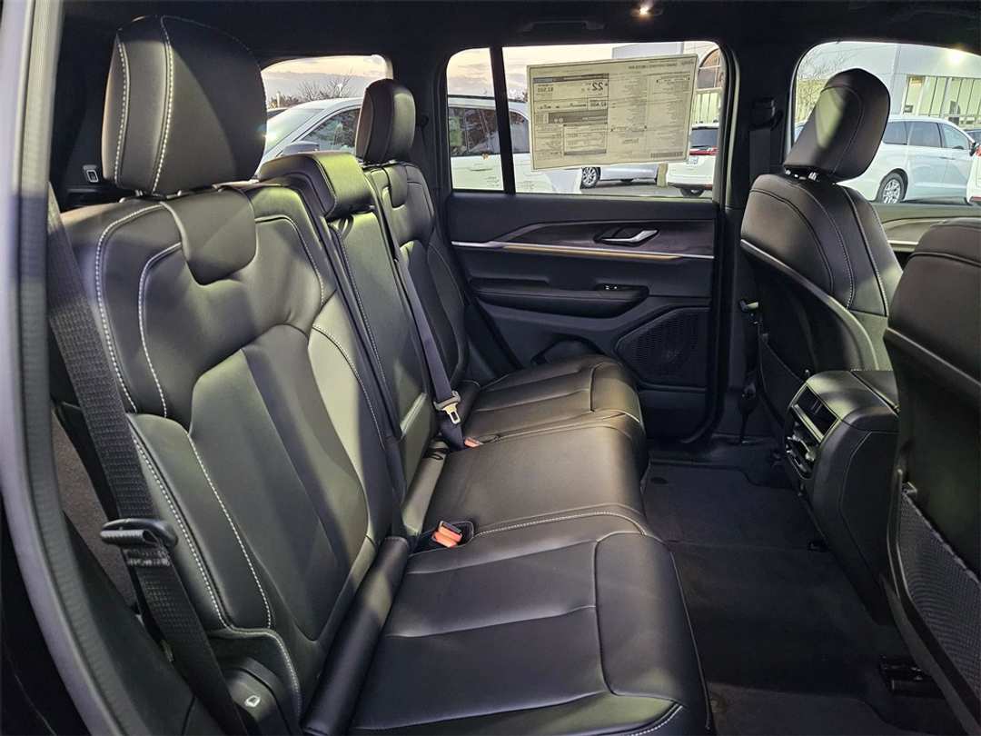 2025 Jeep Grand Cherokee Limited - Image 33