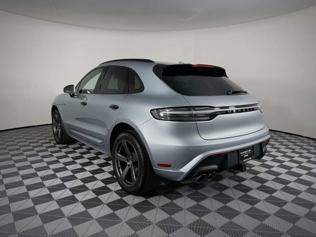 2026 Porsche Macan - Image 3