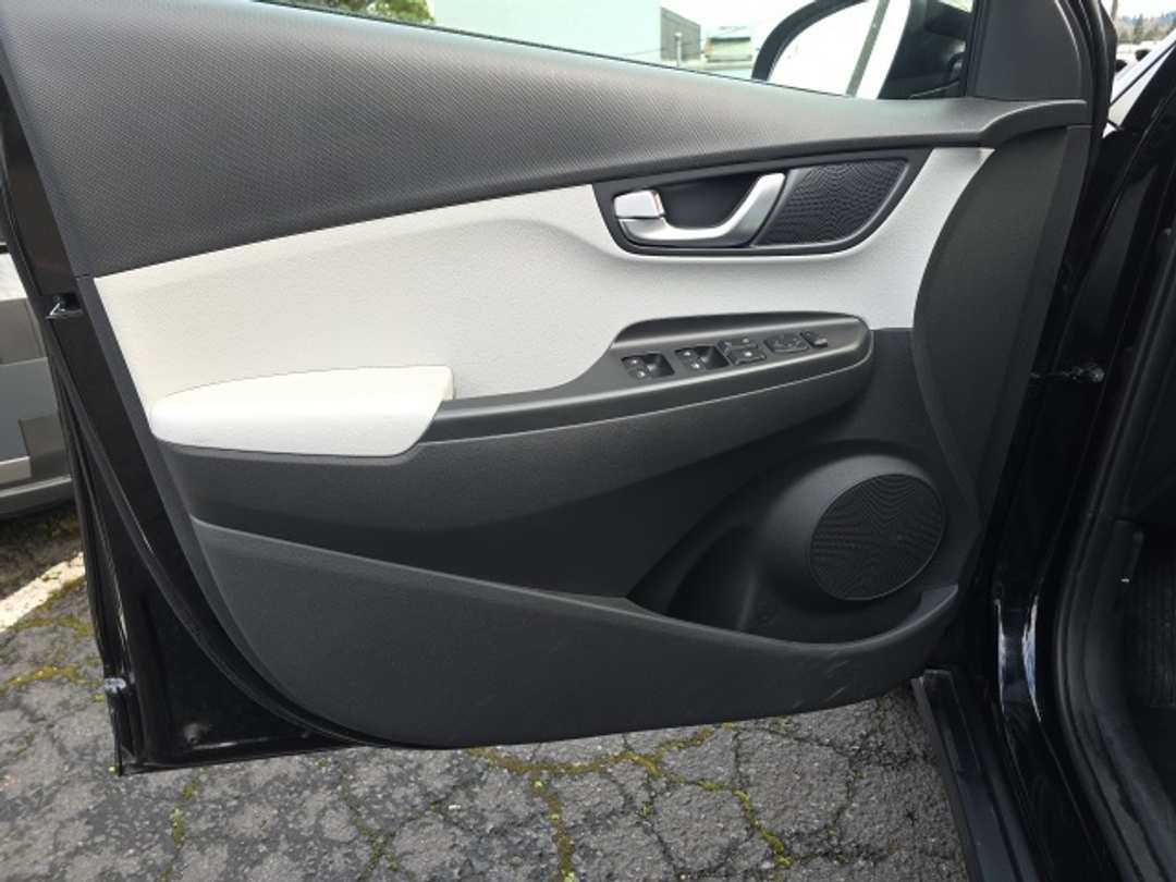 2023 Hyundai Kona SE - Image 8