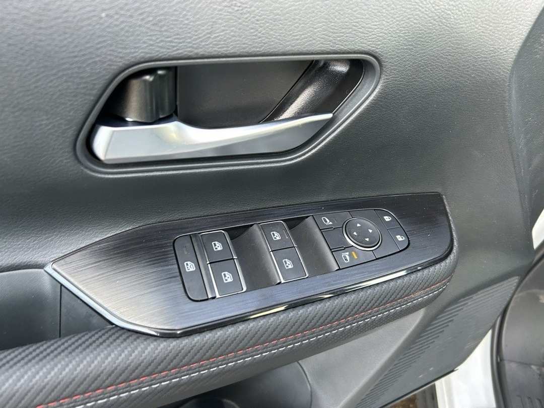 2025 Nissan Kicks SR - Image 10