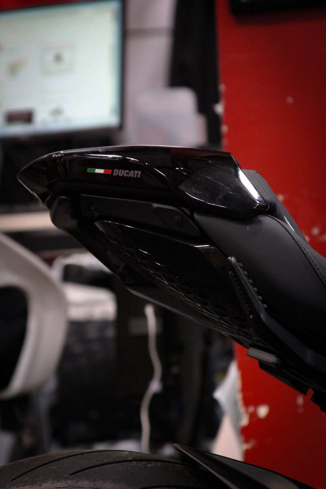 2024 Ducati Diavel V4 - Image 12