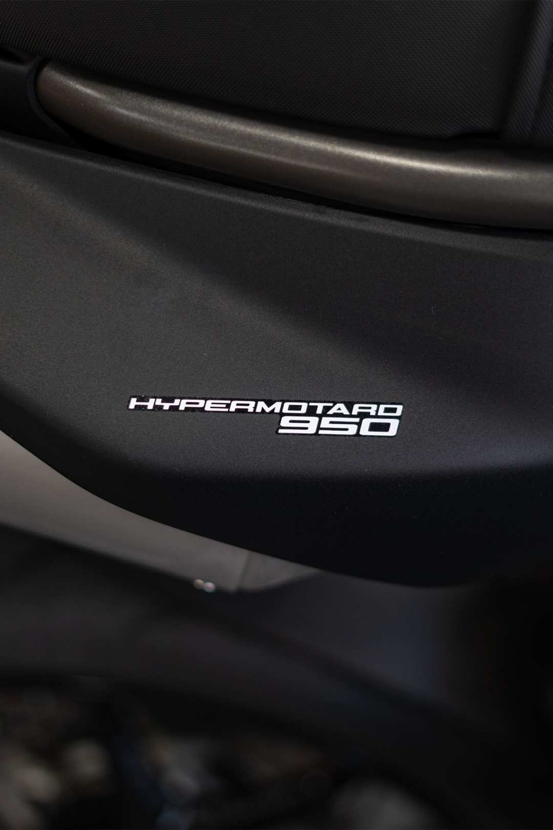 2025 Ducati Hypermotard 950 - Image 9