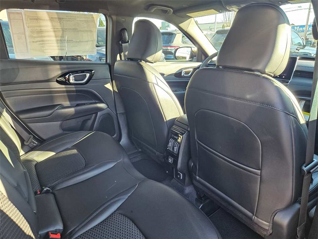 2026 Jeep Compass Latitude - Image 33