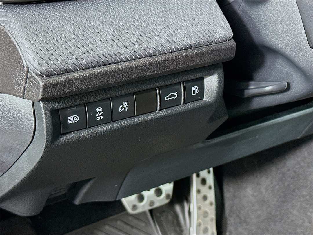 2025 Toyota Camry SE - Image 10