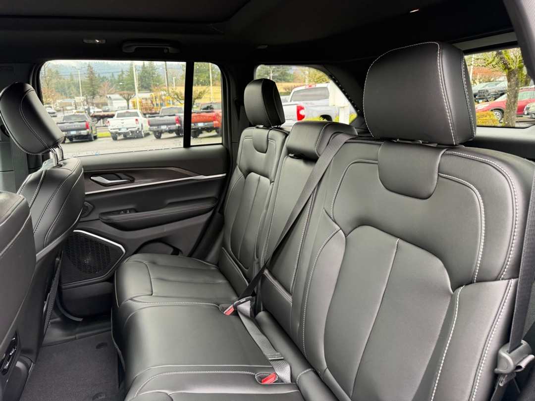 2026 Jeep Grand Cherokee Limited - Image 30