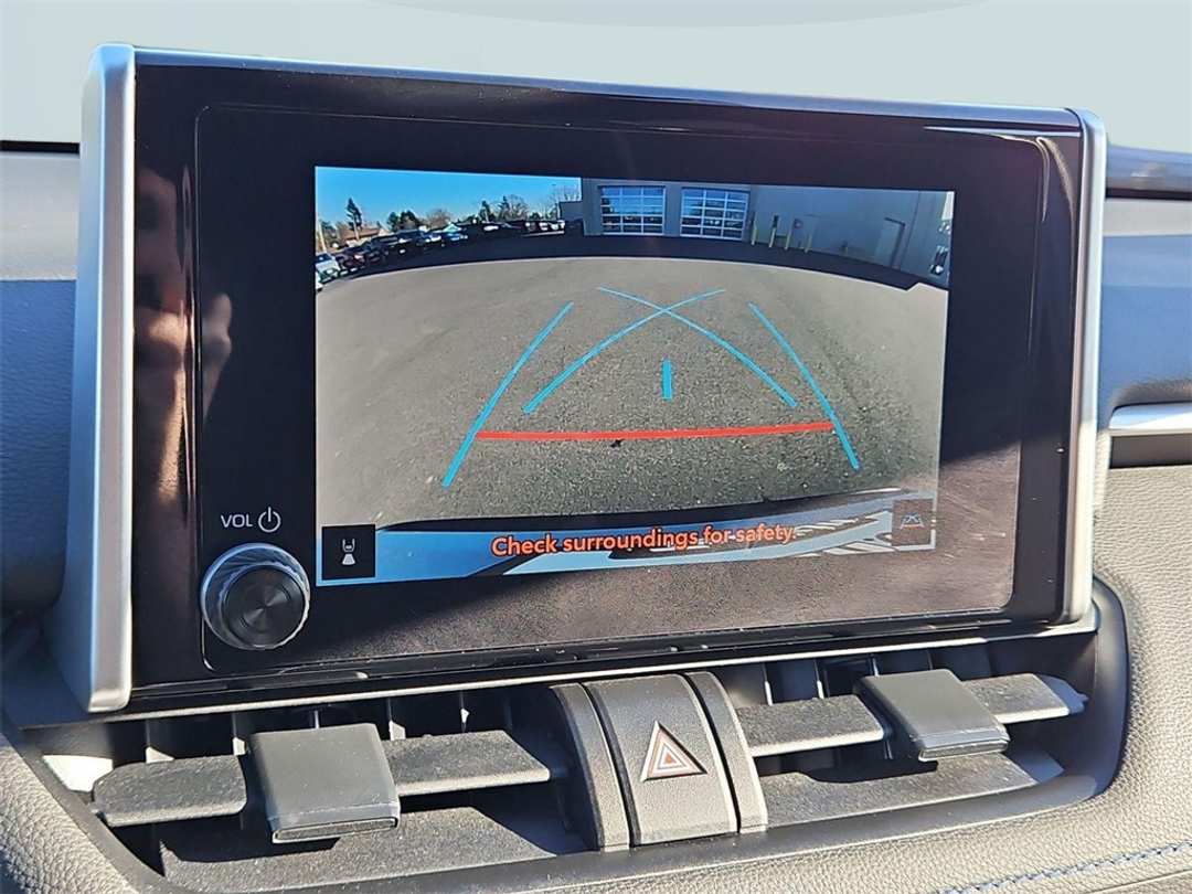 2023 Toyota Rav4 SE - Image 18