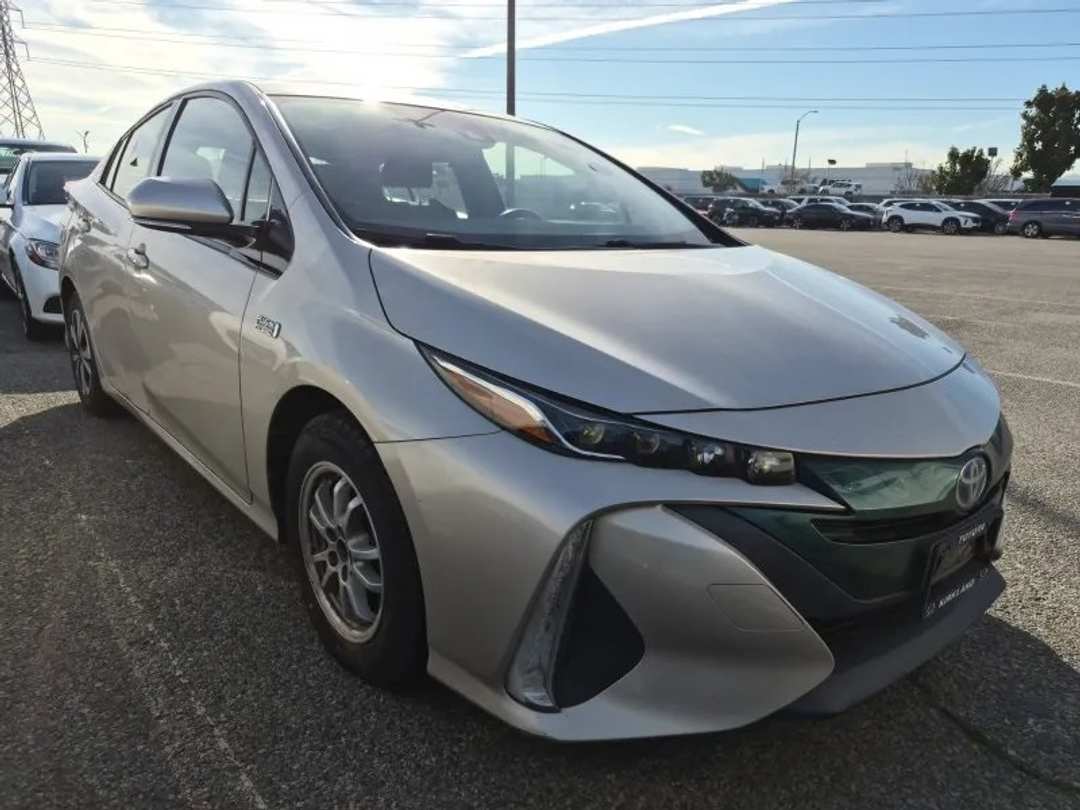 2018 Toyota Prius Prime Advanced - Image 2