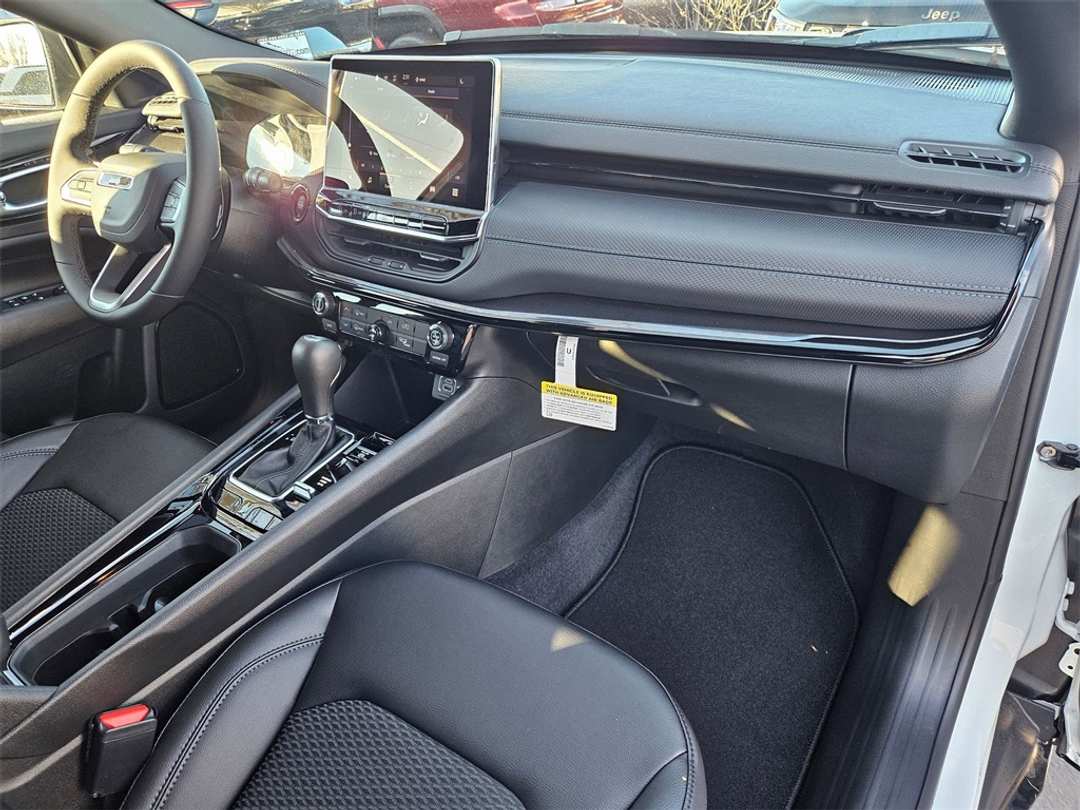 2026 Jeep Compass Latitude - Image 35