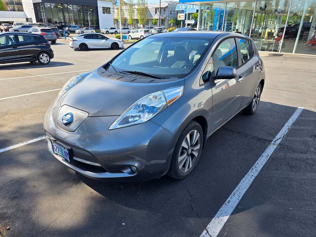 2016 Nissan LEAF SL - Image 2