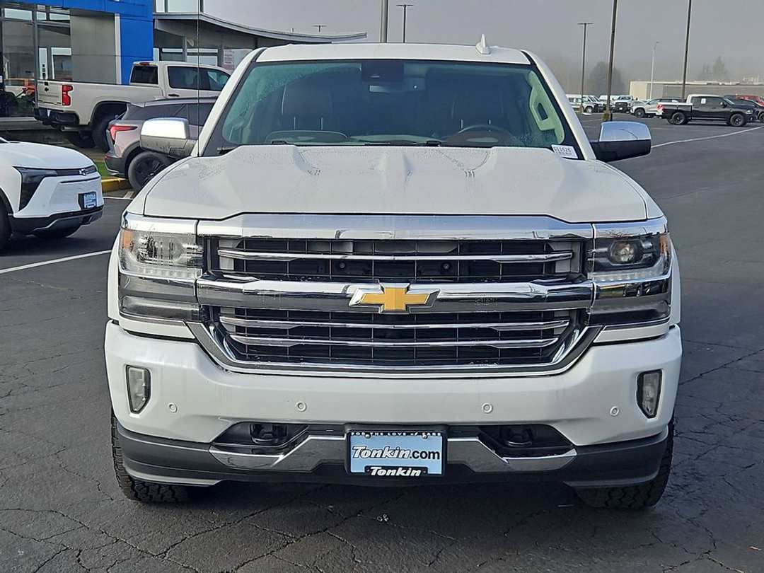 2017 Chevrolet Silverado 1500 High Country - Image 9