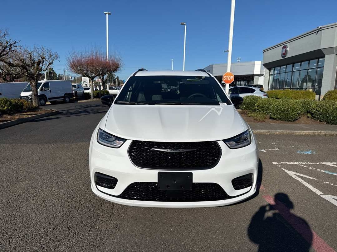 2026 Chrysler Pacifica Select - Image 2