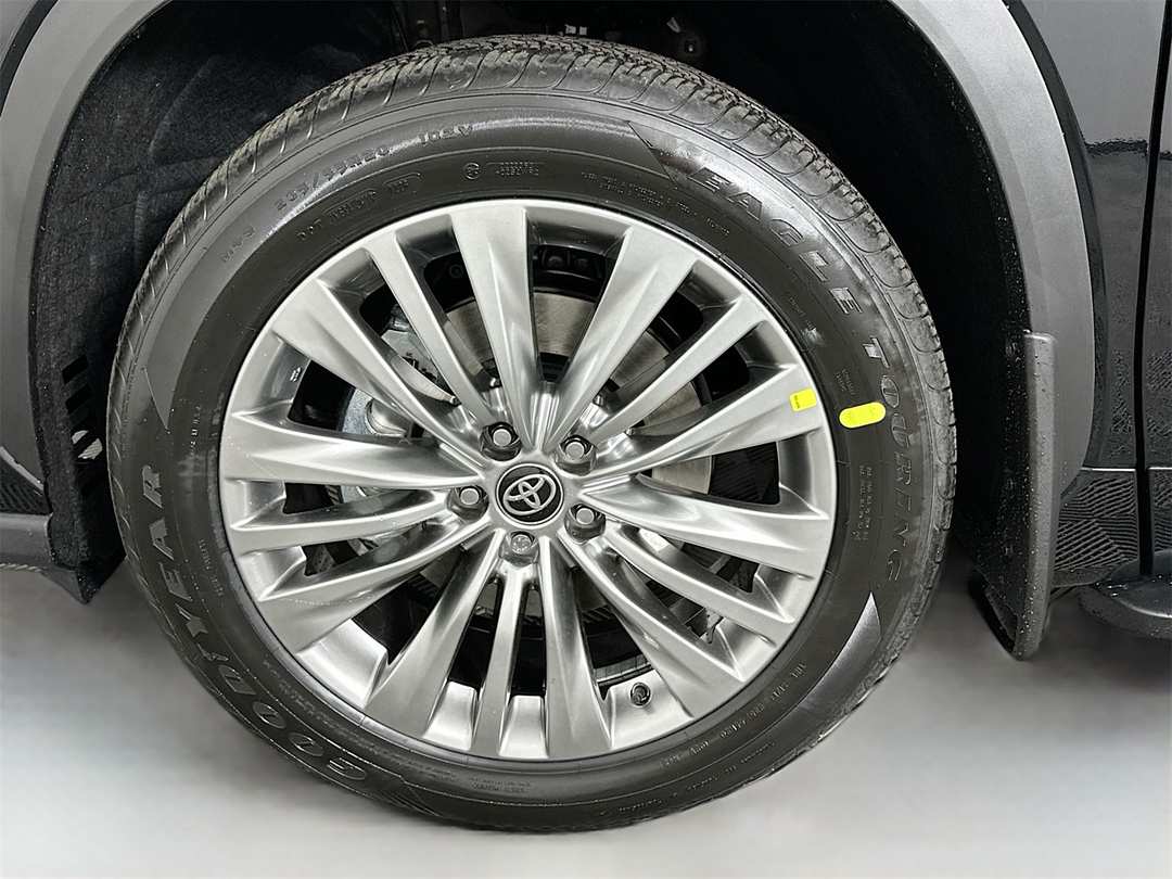 2026 Toyota Highlander Platinum - Image 34