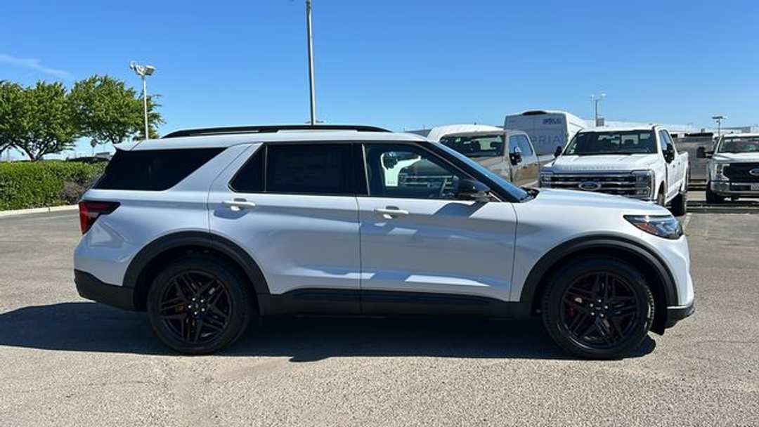 2026 Ford Explorer ST - Image 2