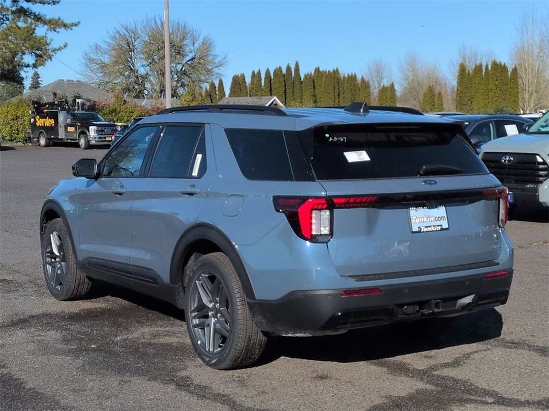 2026 Ford Explorer STLine - Image 3