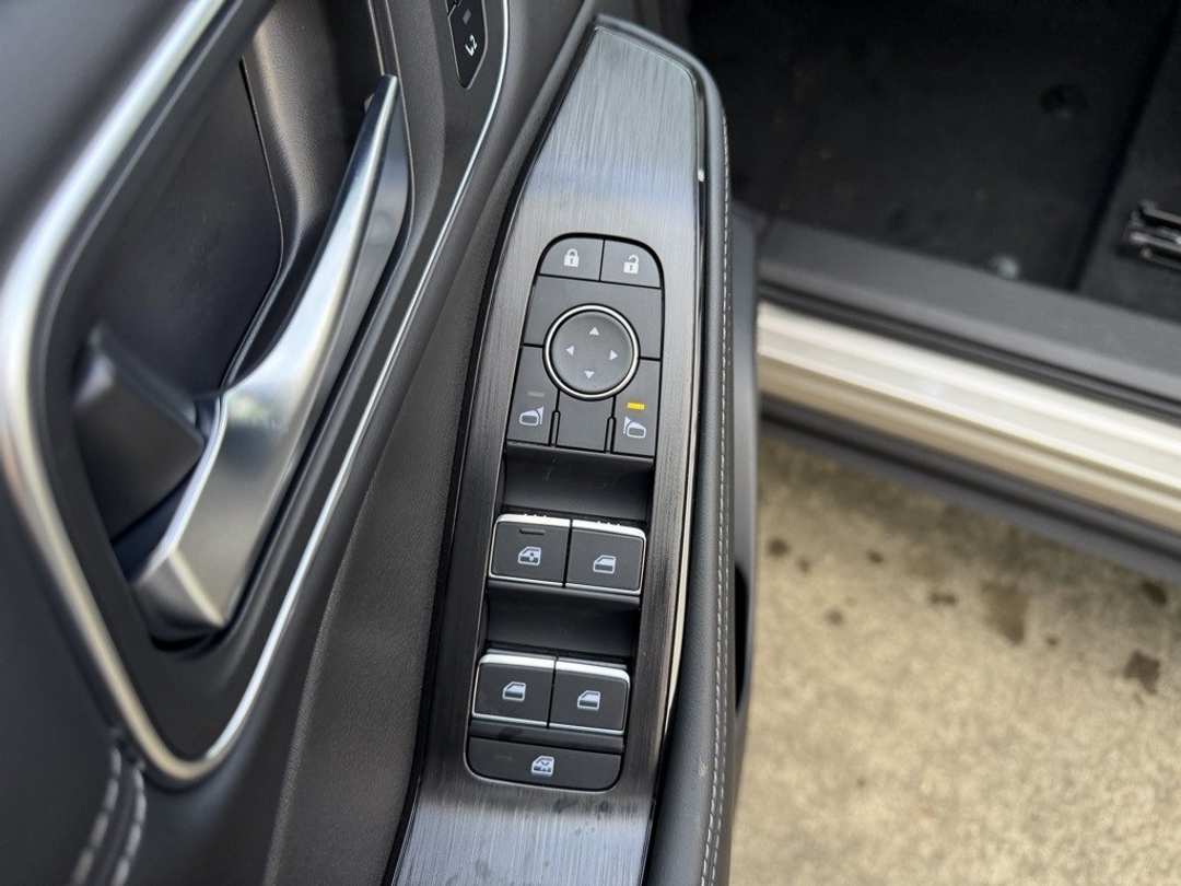 2026 Nissan Rogue Platinum - Image 12