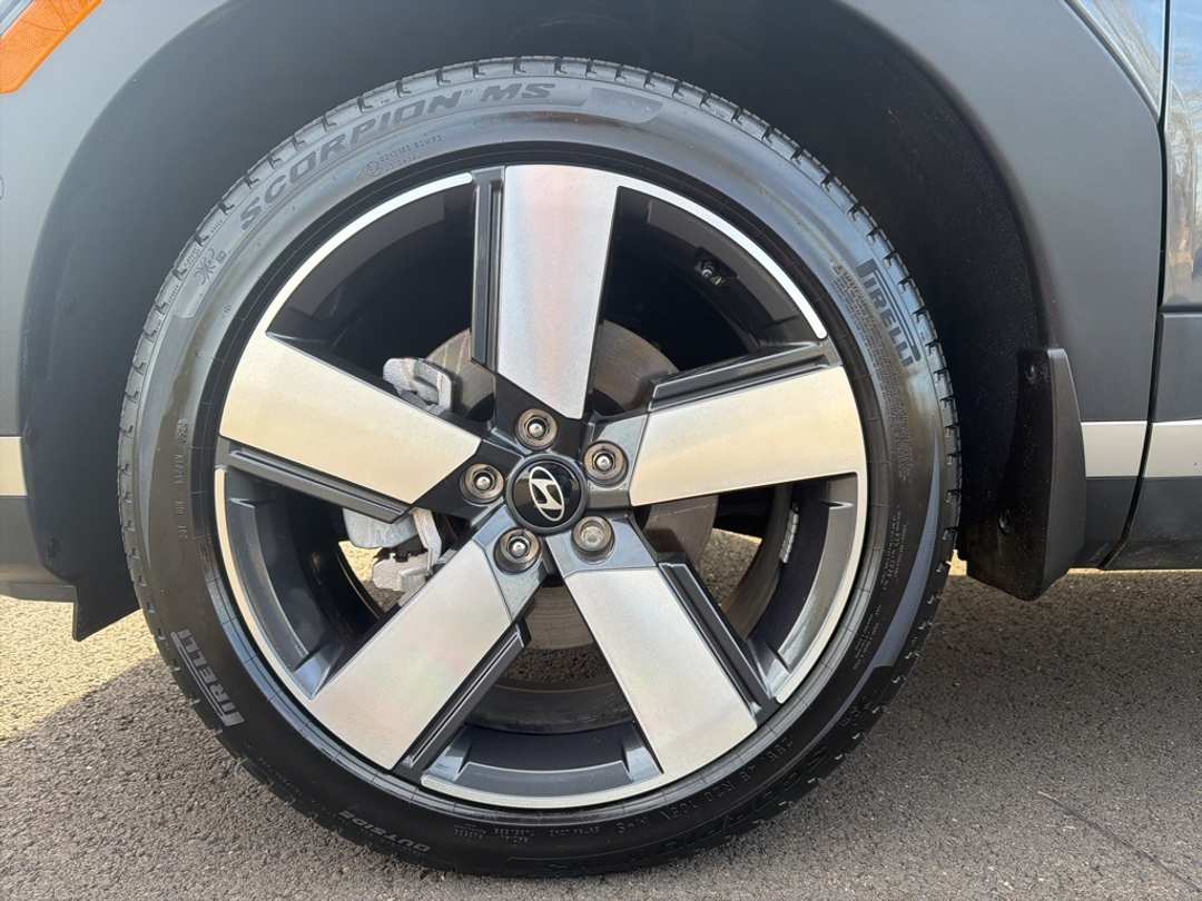 2025 Hyundai Santa Fe Limited - Image 9