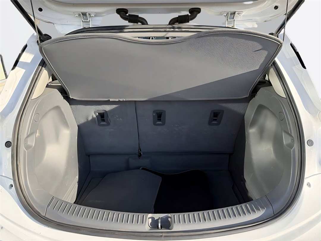 2020 Chevrolet Bolt Ev LT - Image 11