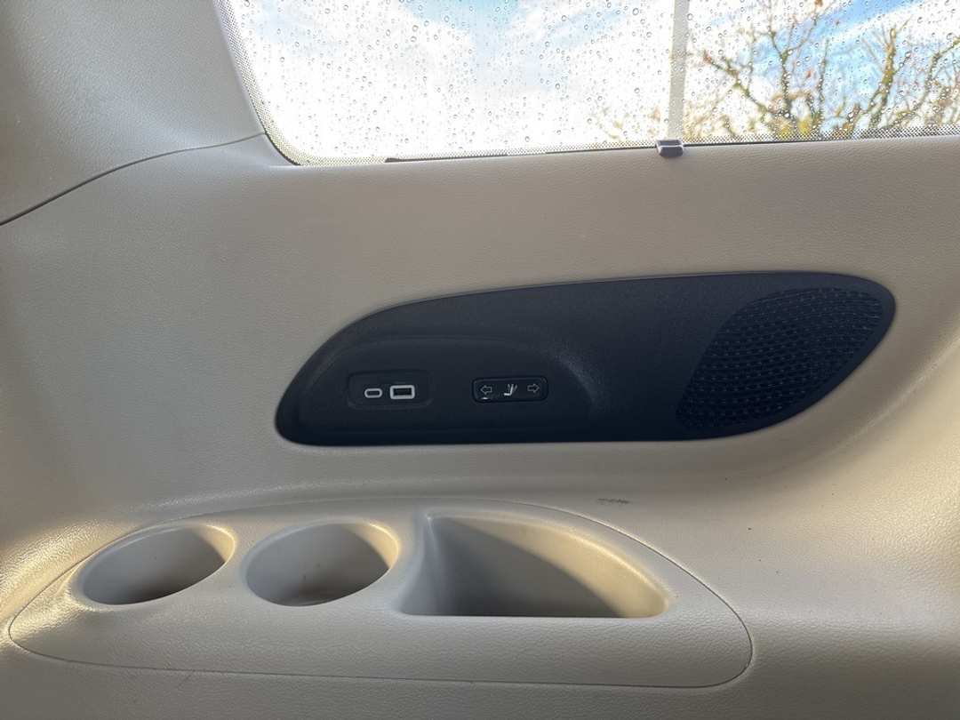 2022 Chrysler Pacifica Limited - Image 27