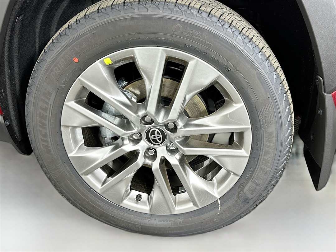 2025 Toyota Rav4 XLE Premium - Image 33