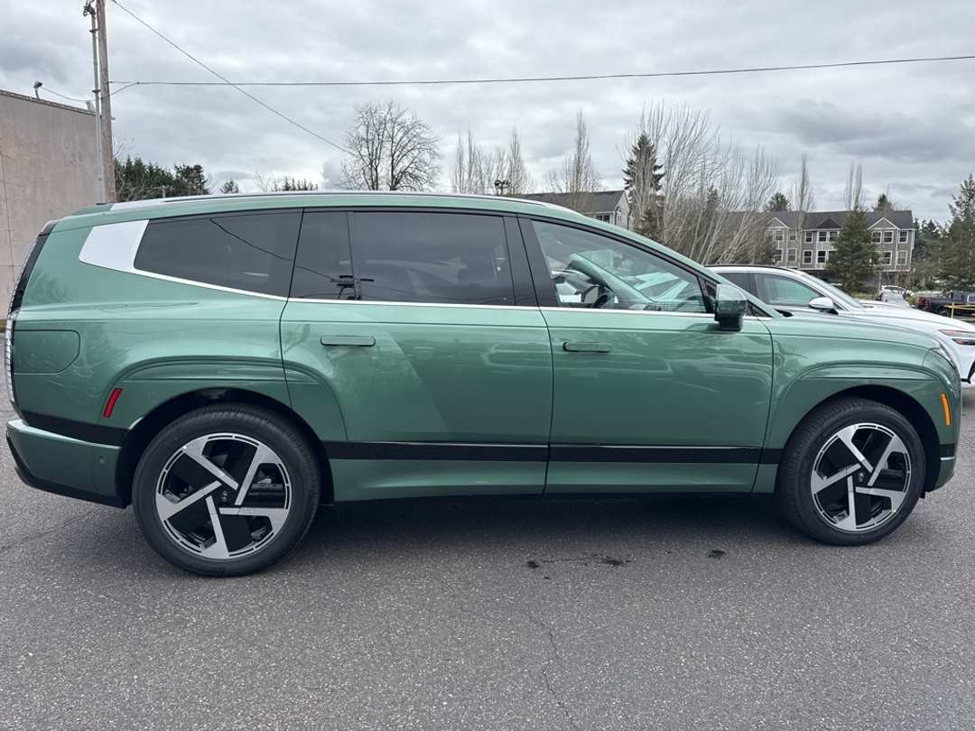 2026 Hyundai Ioniq 9 Performance Calligraphy - Image 8