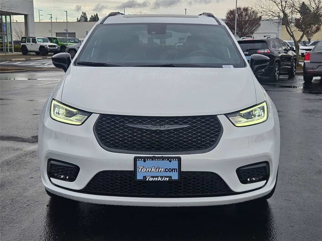 2026 Chrysler Pacifica Limited - Image 9