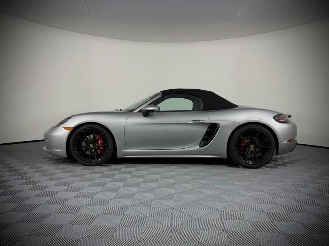 2024 Porsche 718 Boxster S - Image 2