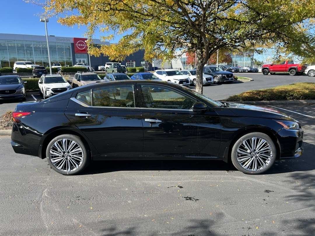 2025 Nissan Altima 2.5 SL - Image 7