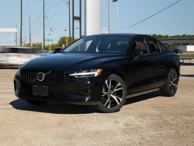 2024 Volvo S60 B5 Plus Black Edition