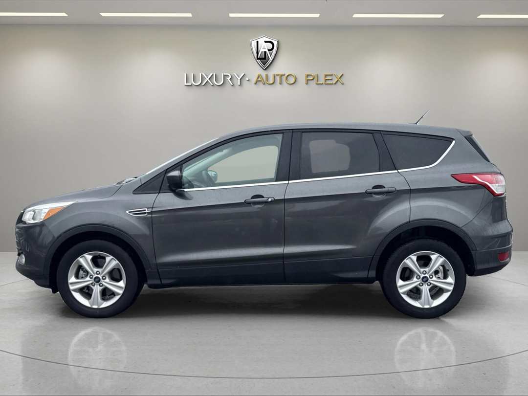 2015 Ford Escape SE LOW MILES - Image 2