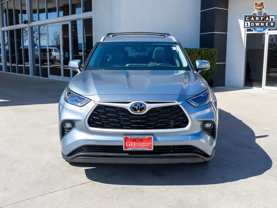 2022 Toyota Highlander XLE - Image 2