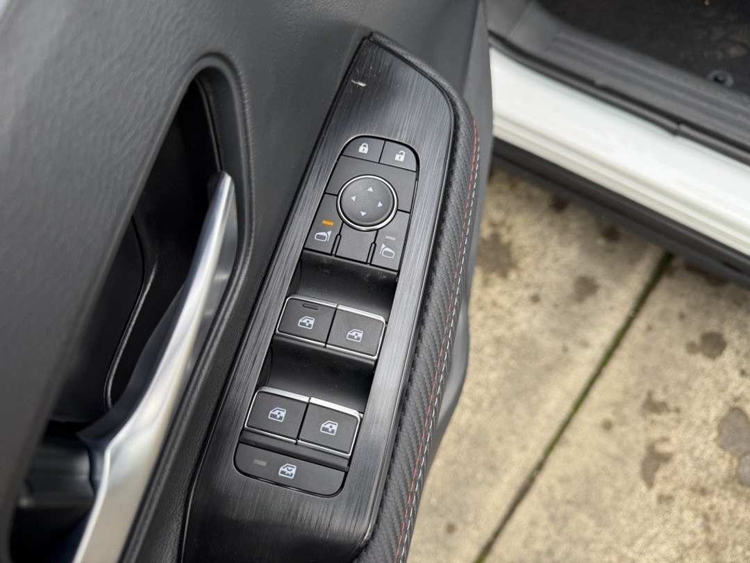 2026 Nissan Kicks SR - Image 12