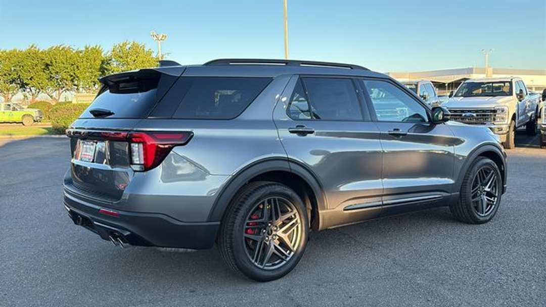 2026 Ford Explorer ST - Image 3