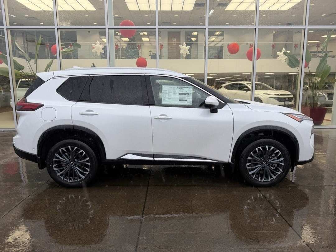 2026 Nissan Rogue Platinum - Image 9