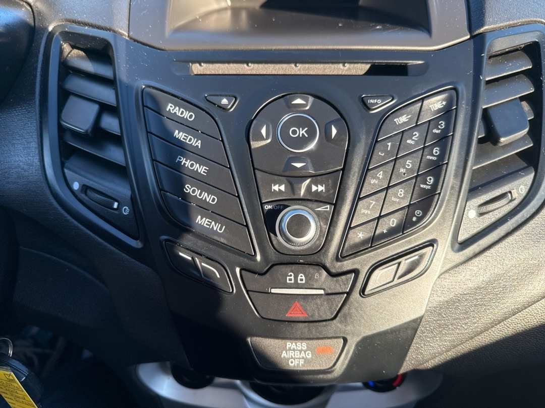 2018 Ford Fiesta SE - Image 35