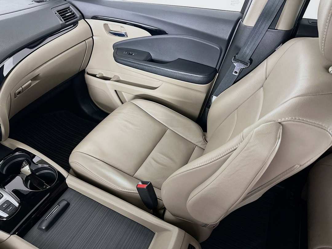 2017 Honda Pilot Touring - Image 25