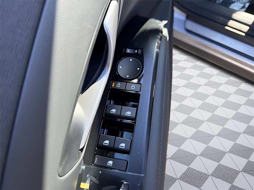 2026 Hyundai Tucson Limited - Image 12