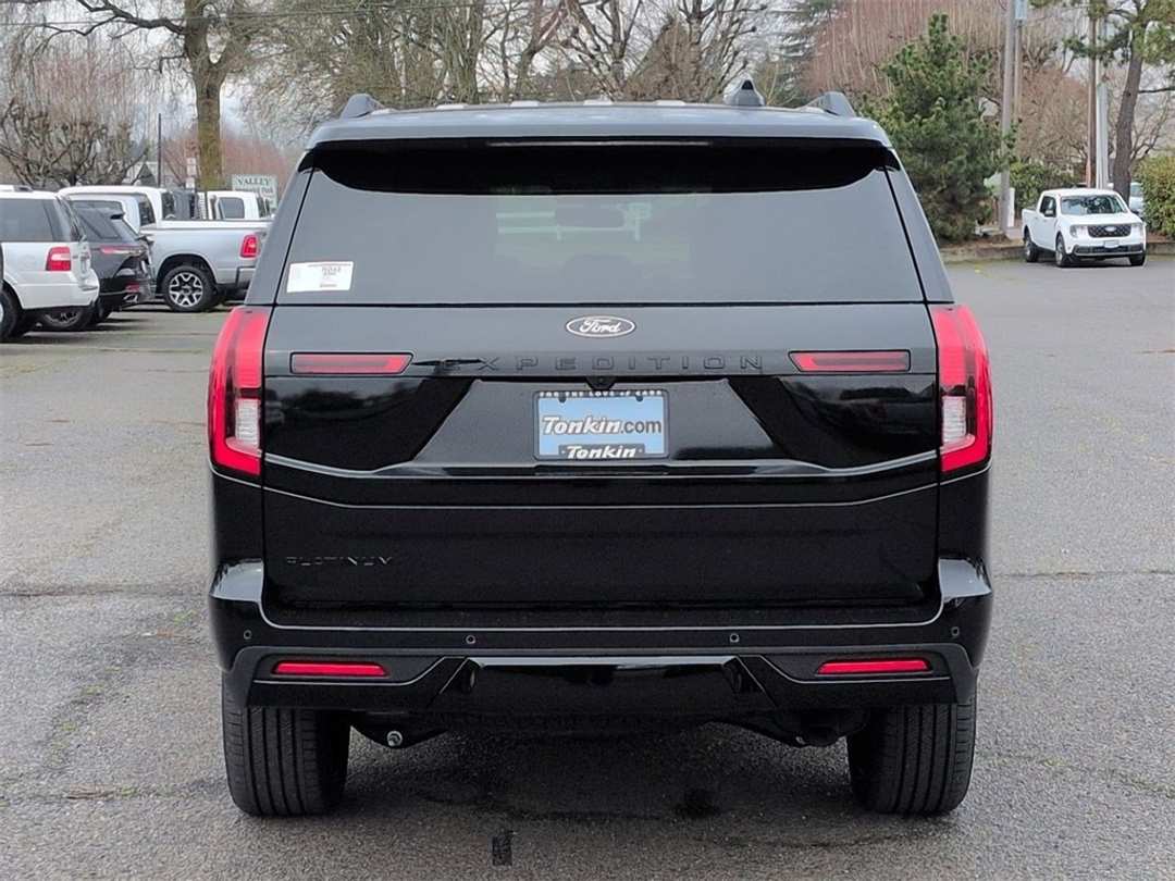 2026 Ford Expedition Platinum - Image 4