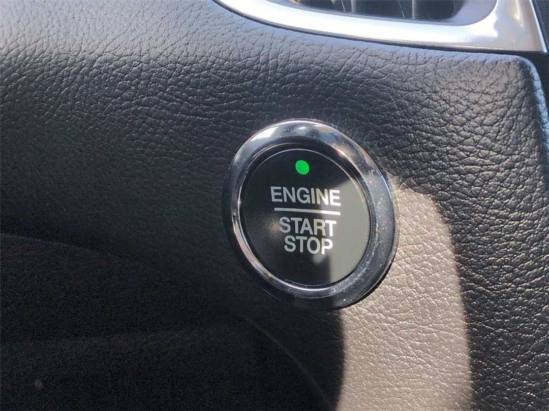 2023 Ford Edge Titanium - Image 16