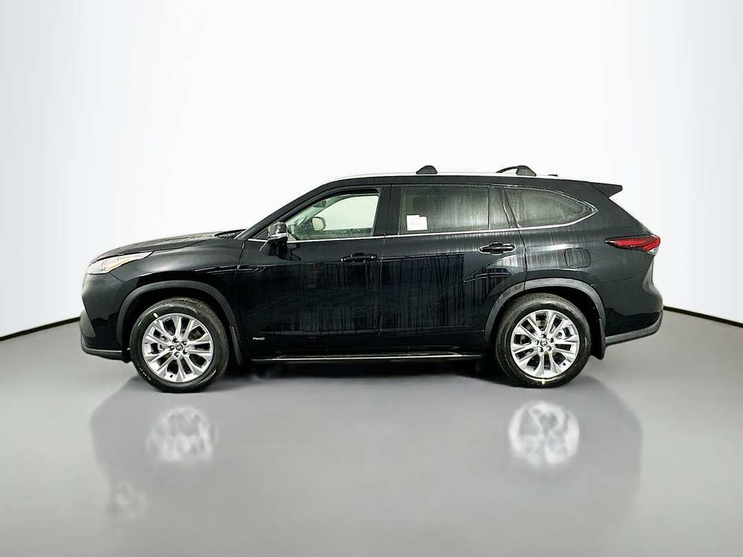 2026 Toyota Highlander Limited - Image 4