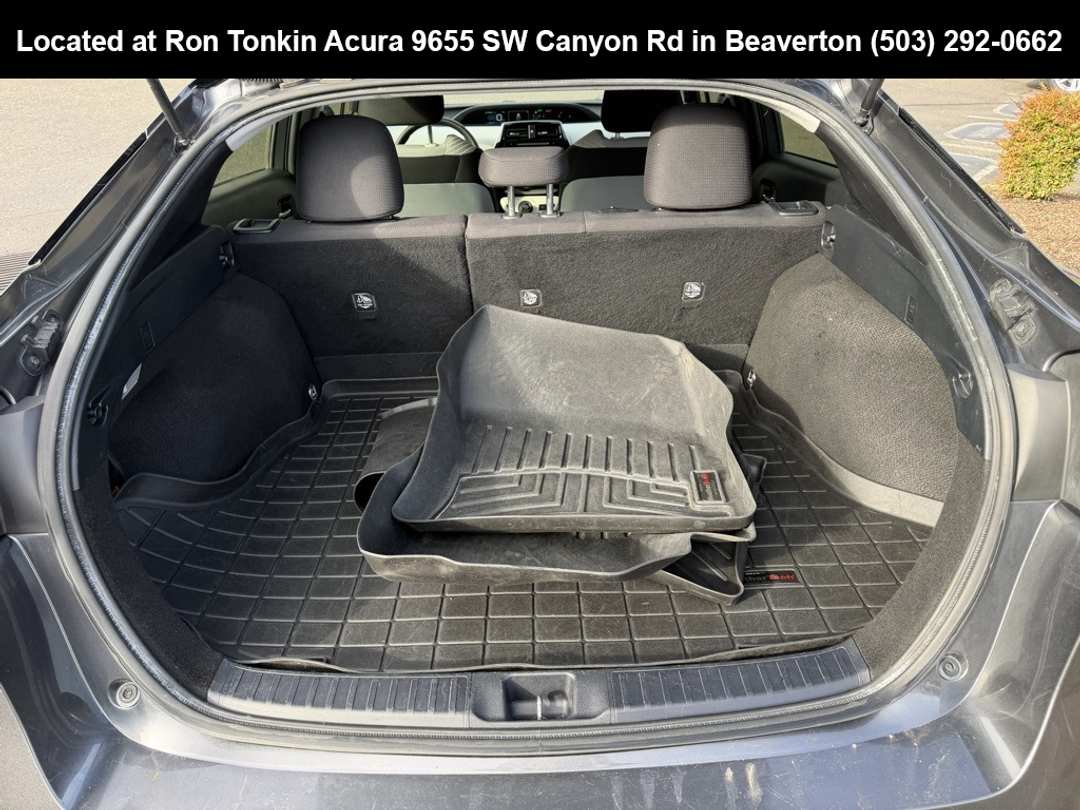 2017 Toyota Prius Three - Image 10