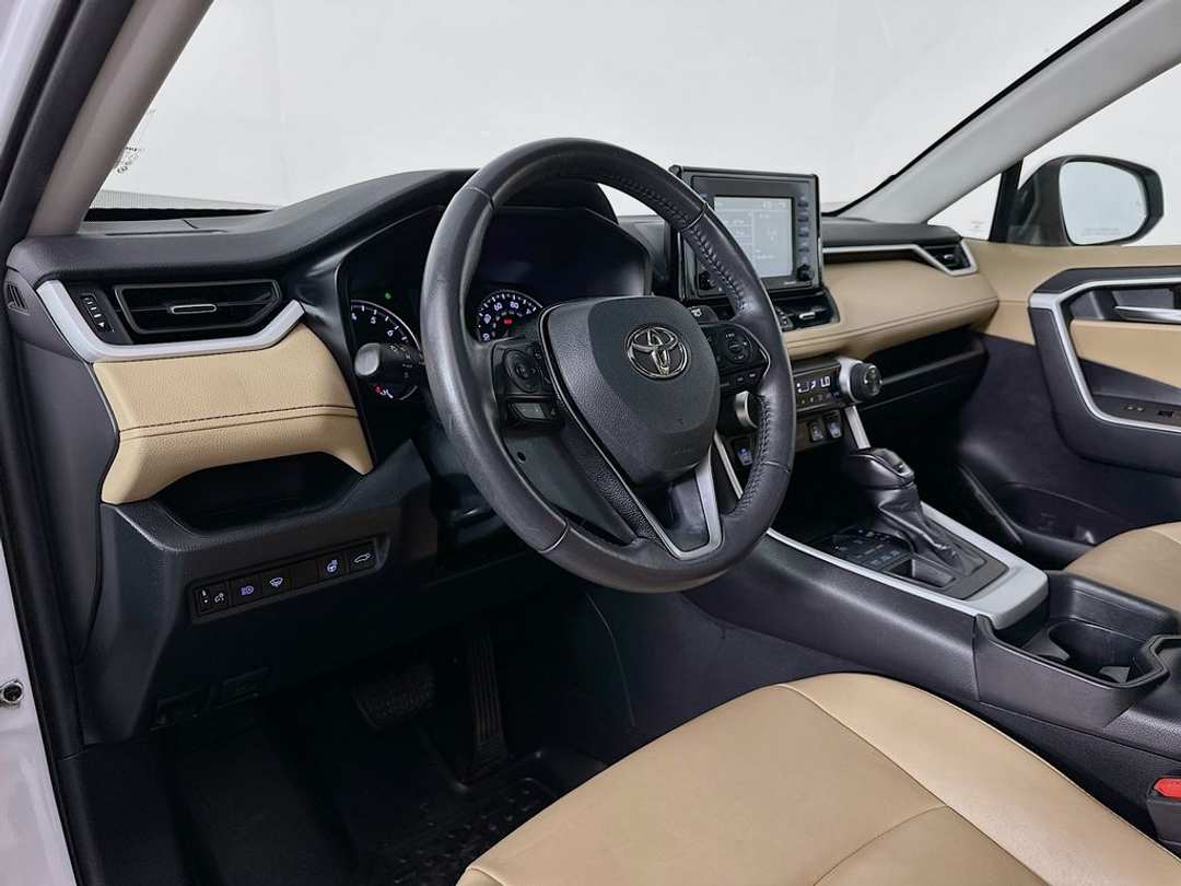 2020 Toyota Rav4 XLE Premium - Image 10