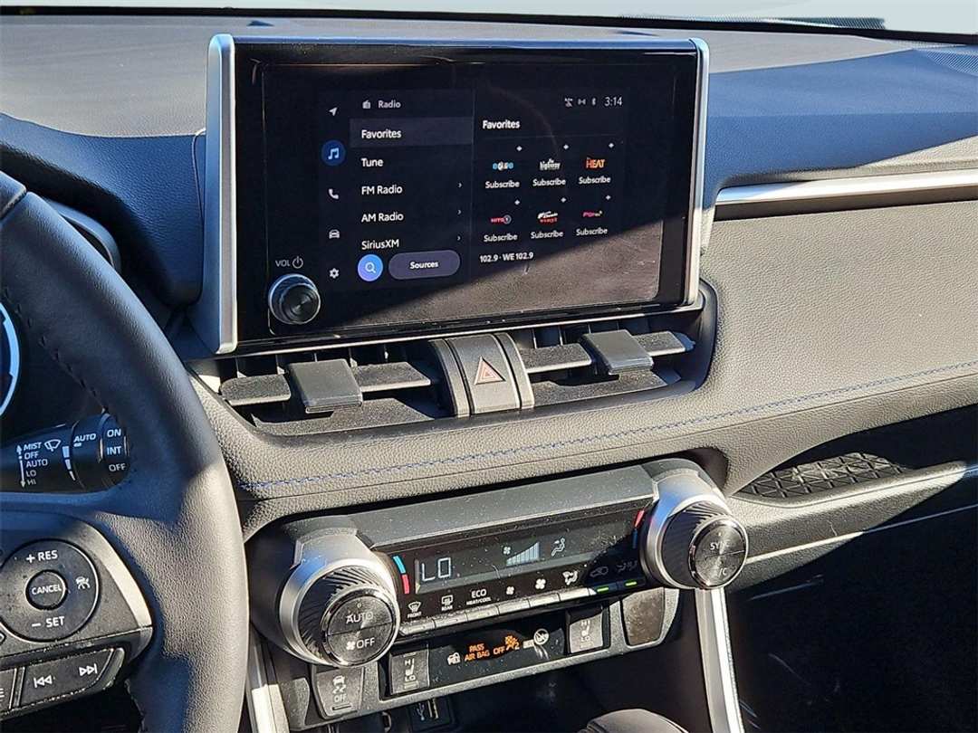 2023 Toyota Rav4 SE - Image 17