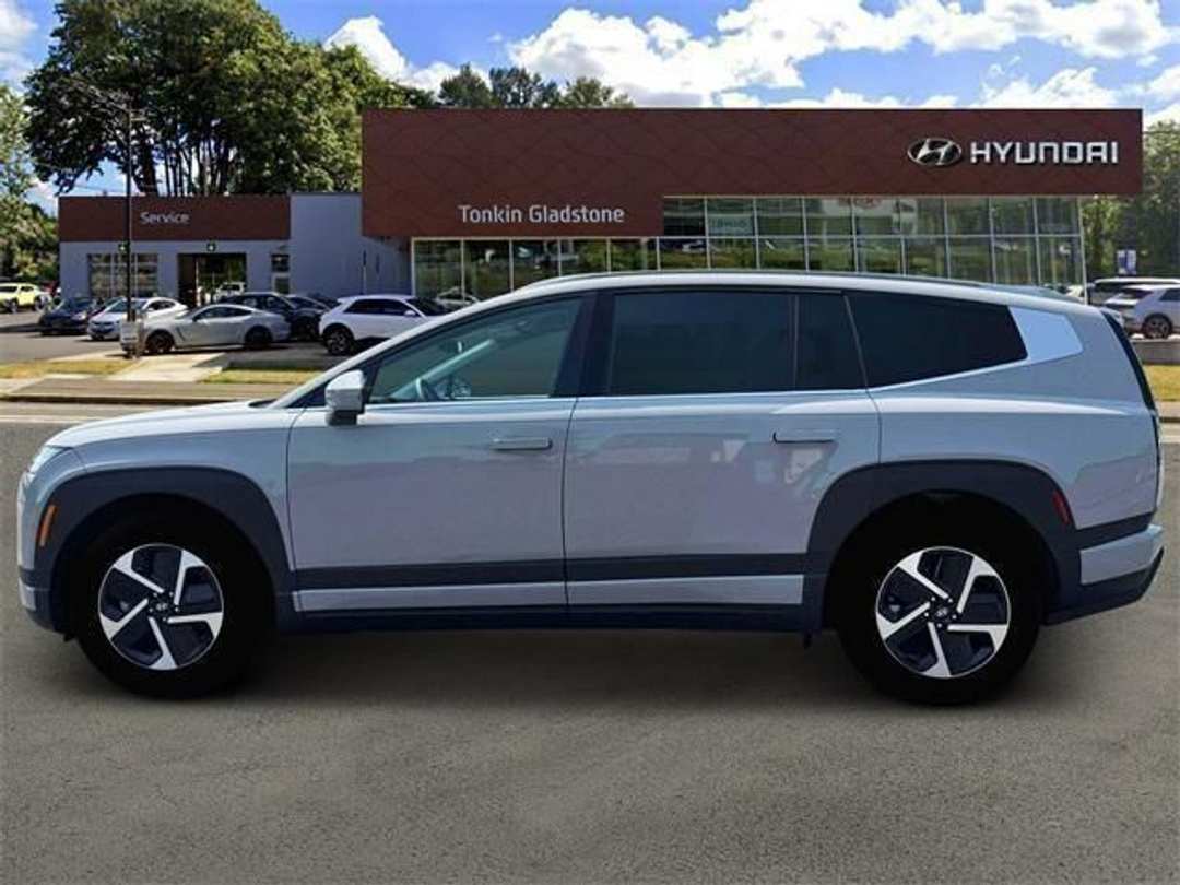 2026 Hyundai Ioniq 9 SE - Image 3