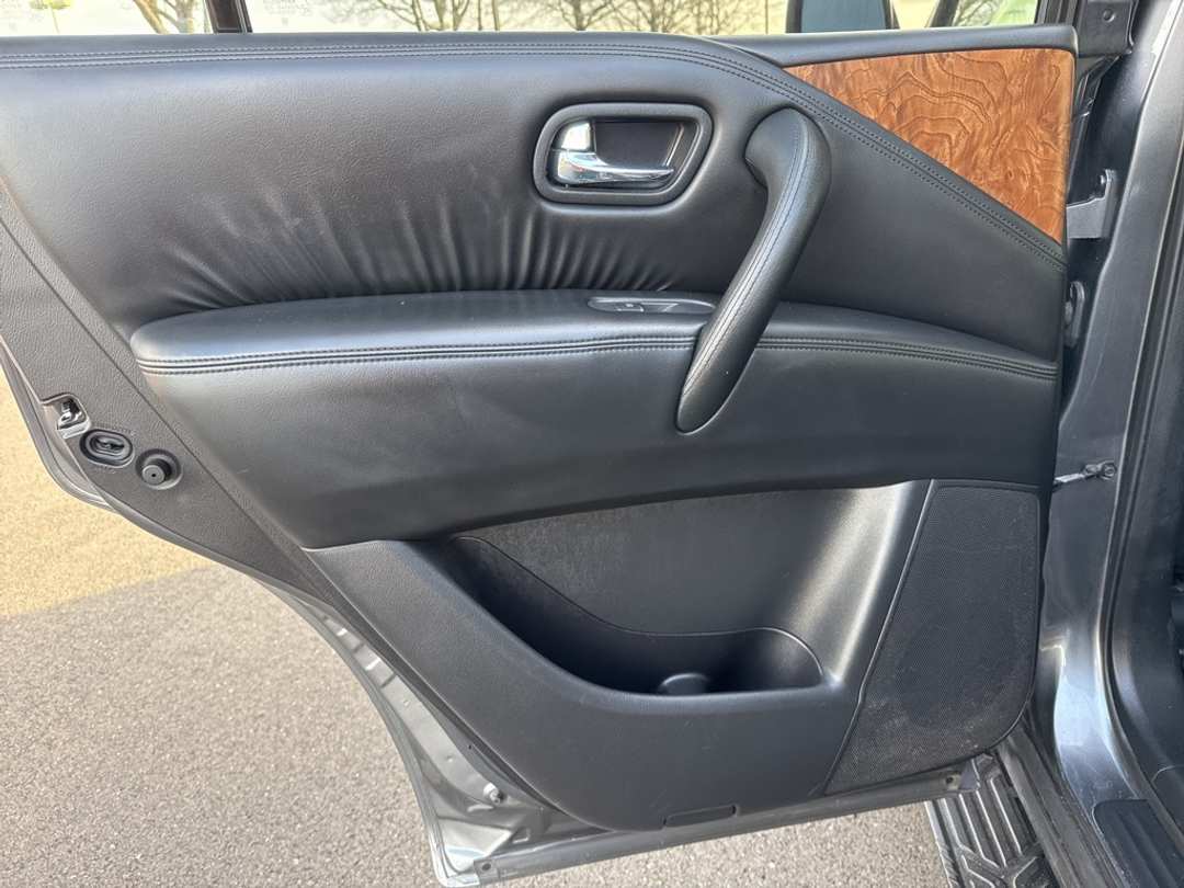 2023 Nissan Armada SL - Image 16