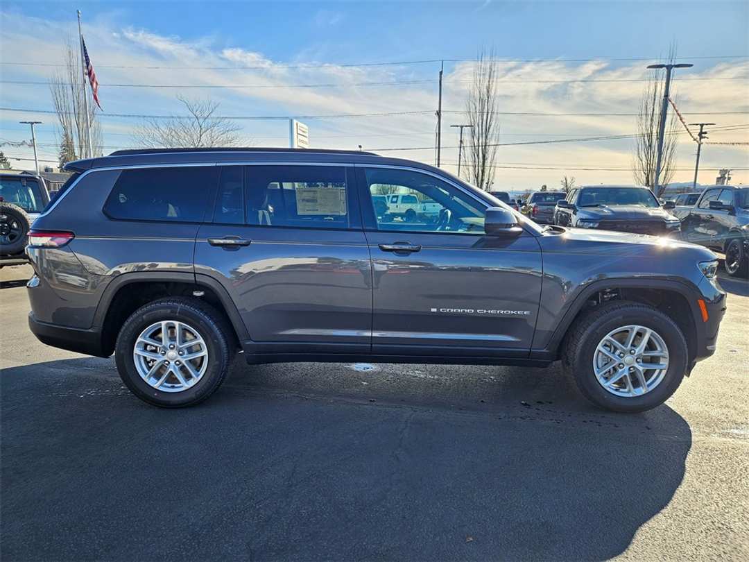 2025 Jeep Grand Cherokee L Laredo - Image 7