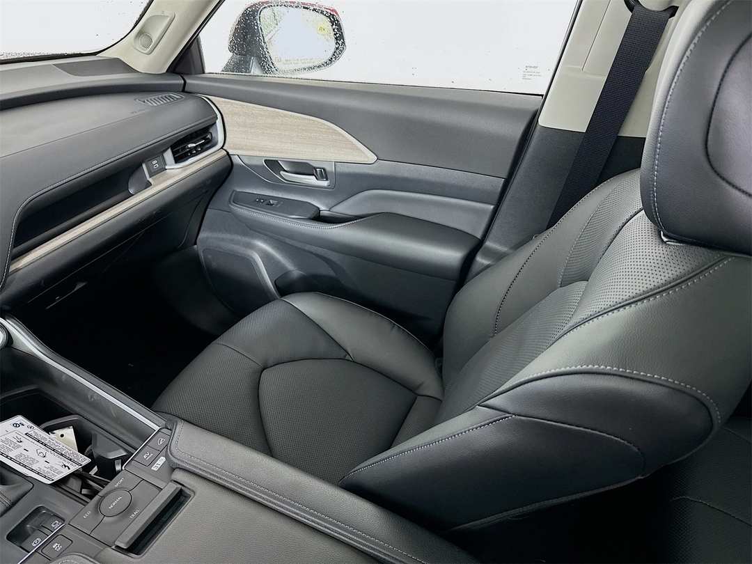 2026 Toyota Grand Highlander Limited - Image 25