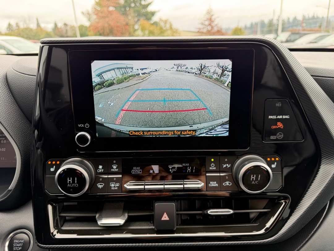 2025 Toyota Highlander XSE - Image 22